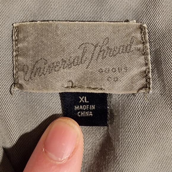 Universal Threads Button-up - Picture 3 of 4